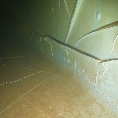 Sprinklertank-Inspektion: Stahltank, 5 Jahre – Rohrschelle Sedimentablagerungen Bodensicht