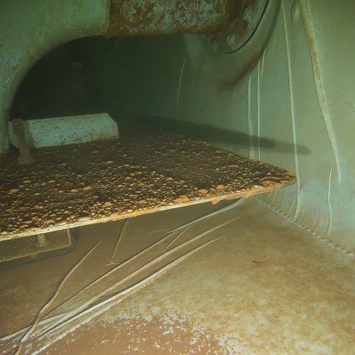 Sprinklertank-Inspektion: Stahltank, 5 Jahre – Sedimentablagerungen Bodensicht Rohrschelle